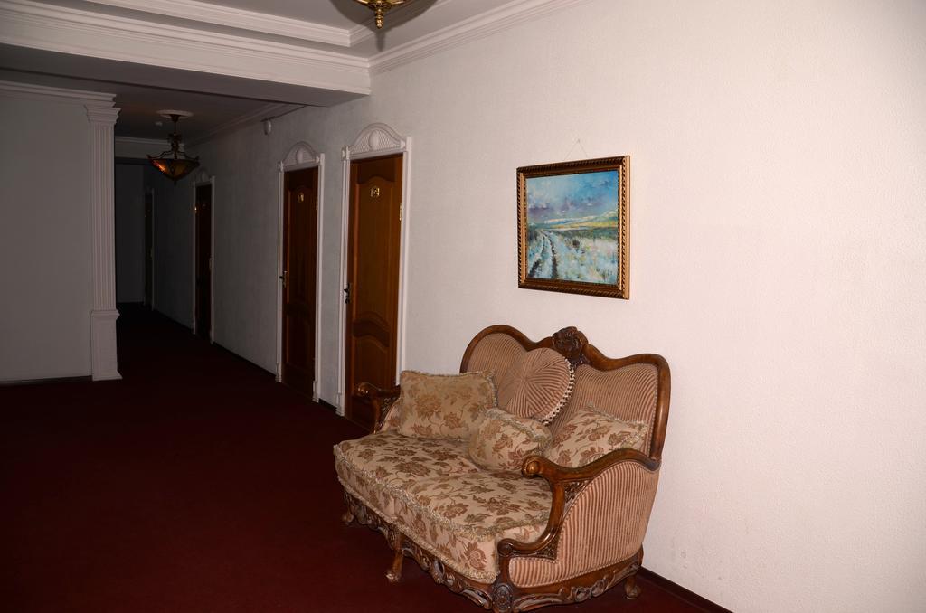 Saryarka Hotel Астана Екстер'єр фото